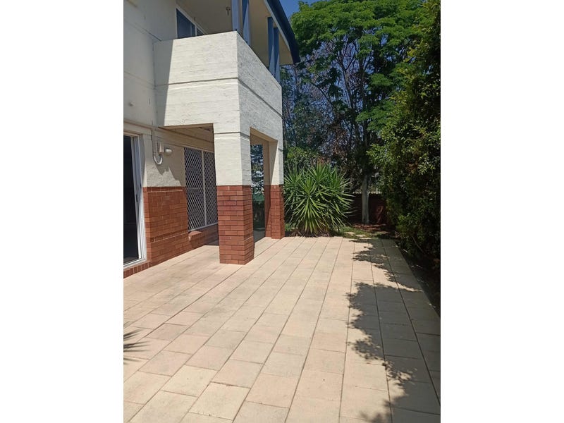 Spacious Carina Townhouse