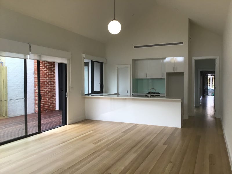 Stylish, light filled Northcote house: 8