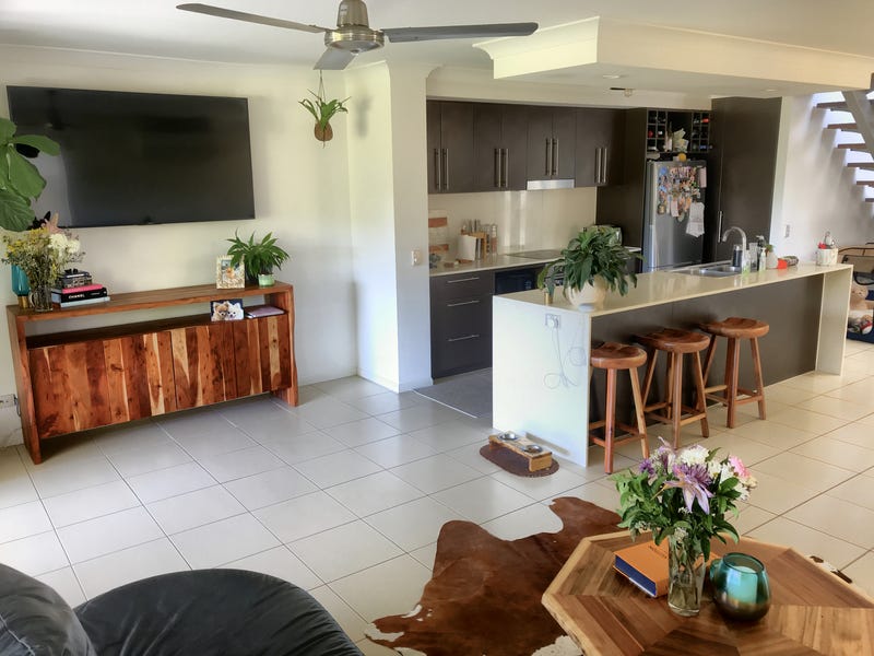 Unfurnished Modern 3 bedroom townhouse on the park.