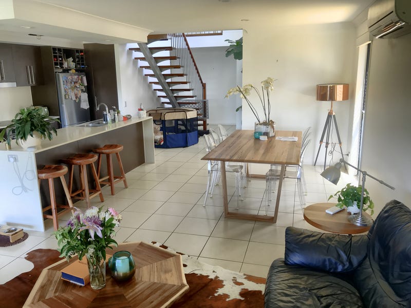 Unfurnished Modern 3 bedroom townhouse 3