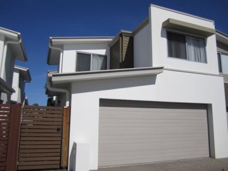 Unfurnished Modern 3 bedroom townhouse 5