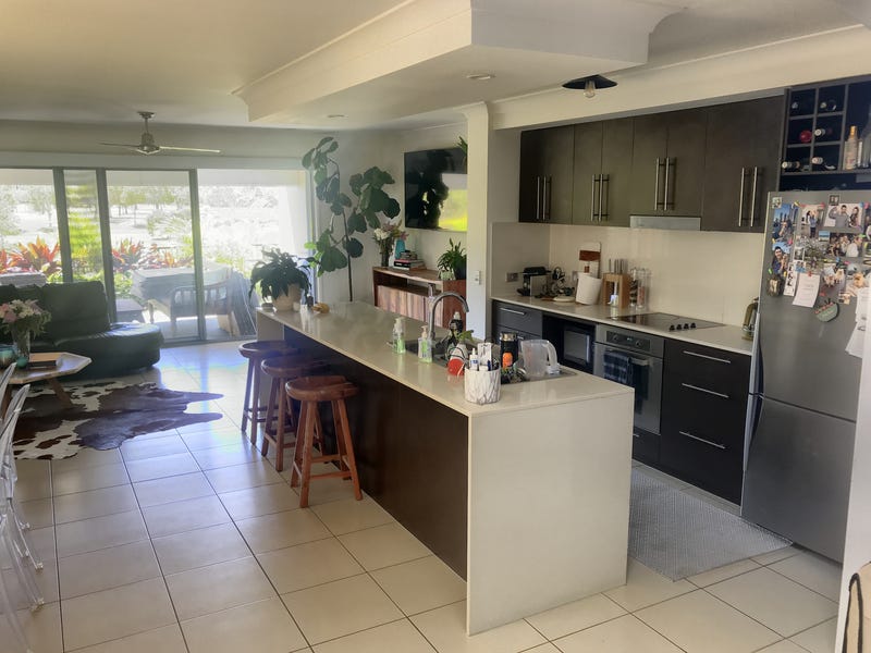 Unfurnished Modern 3 bedroom townhouse 6