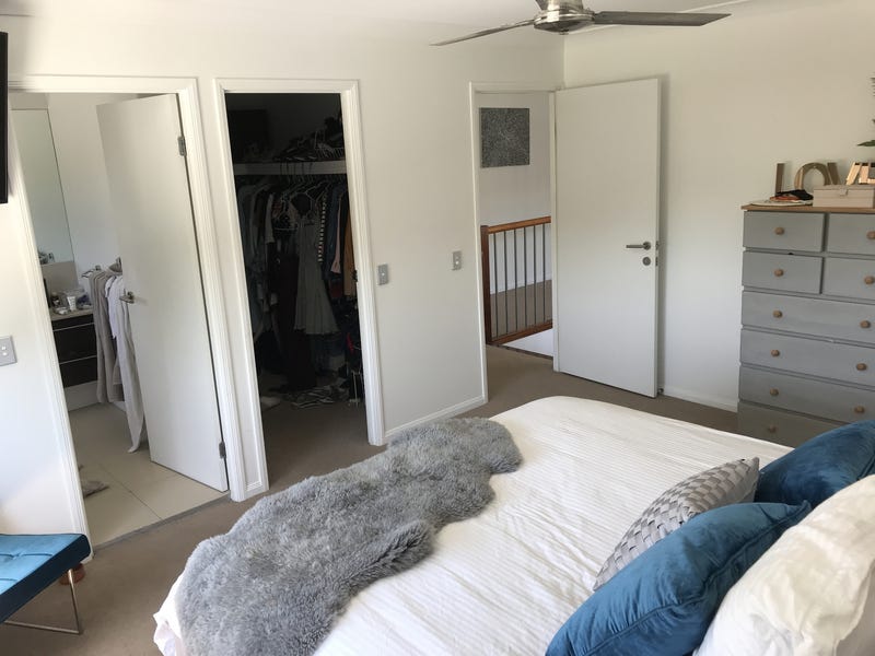 Unfurnished Modern 3 bedroom townhouse 9