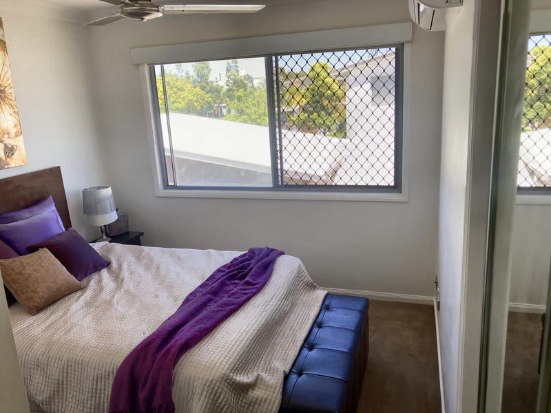 Unfurnished Modern 3 bedroom townhouse 12
