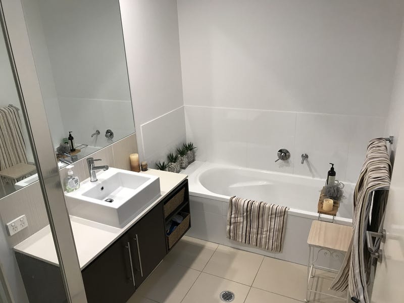 Unfurnished Modern 3 bedroom townhouse 14