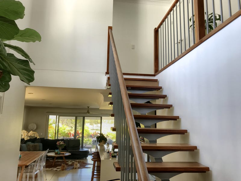 Unfurnished Modern 3 bedroom townhouse 17
