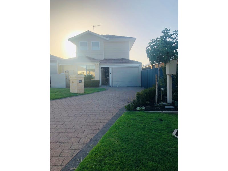 ** MODERN FAMILY-FRIENDLY BEACONSFIELD GEM! **