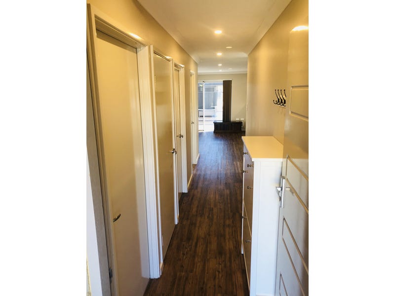 ** MODERN FAMILY-FRIENDLY BEACONSFIELD GEM! 5