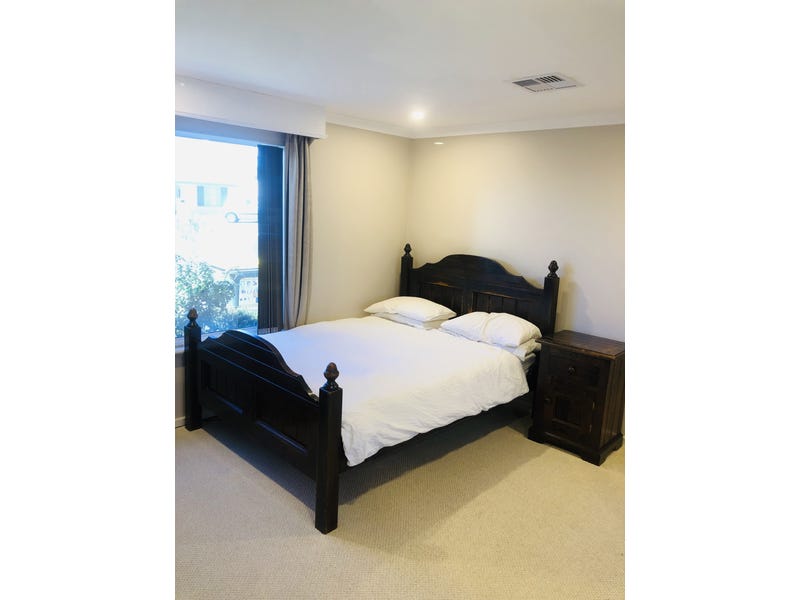 ** MODERN FAMILY-FRIENDLY BEACONSFIELD GEM! 6
