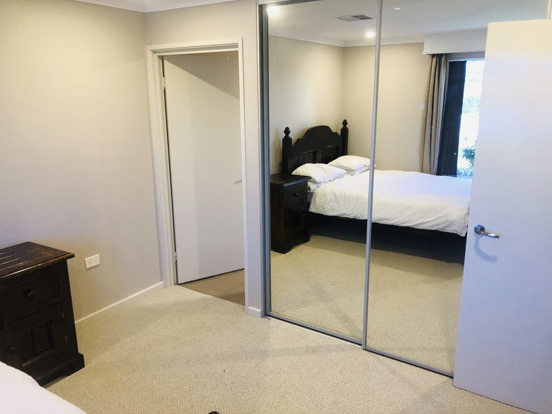 ** MODERN FAMILY-FRIENDLY BEACONSFIELD GEM! 7