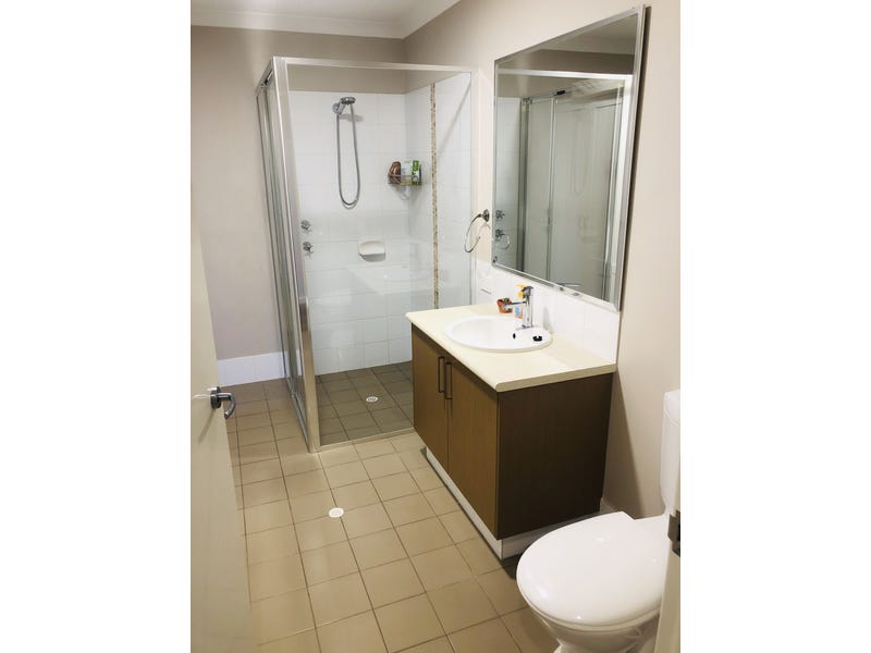 ** MODERN FAMILY-FRIENDLY BEACONSFIELD GEM! 8