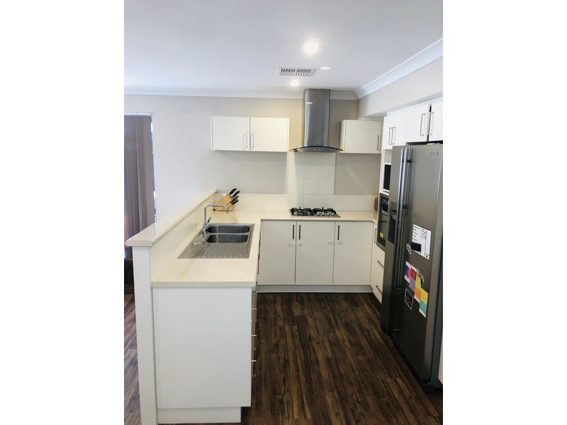** MODERN FAMILY-FRIENDLY BEACONSFIELD GEM! 10