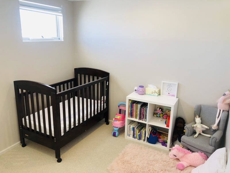 ** MODERN FAMILY-FRIENDLY BEACONSFIELD GEM! 11