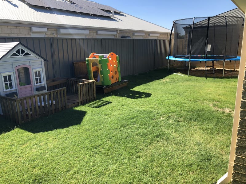 Convenient located between Cockburn Central 4