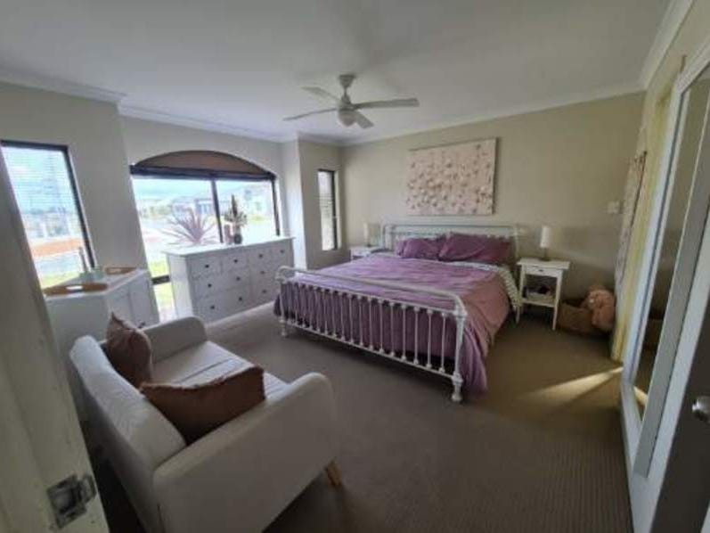Convenient located between Cockburn Central 8
