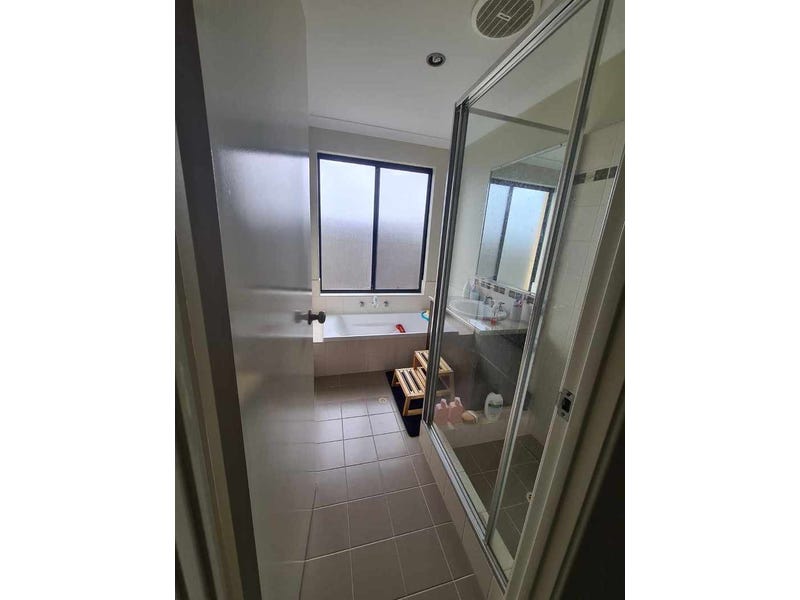Convenient located between Cockburn Central 10