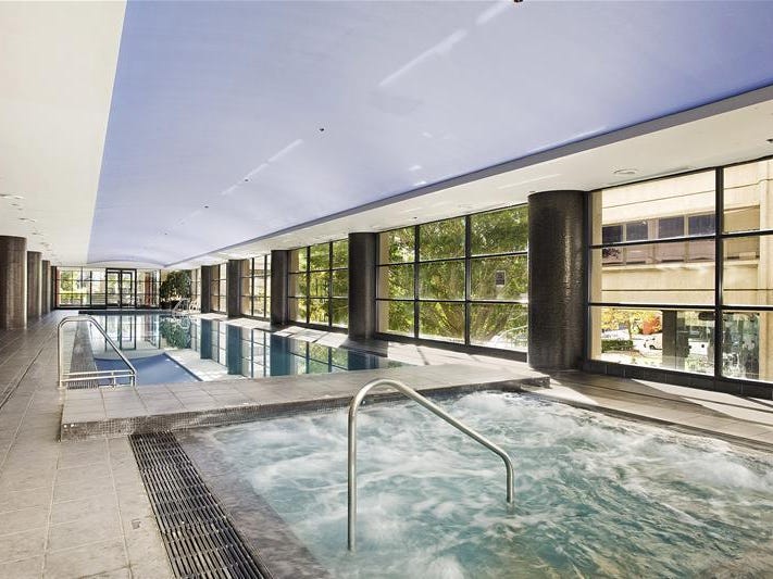 Furnished Bright 2 Bed Unit 3