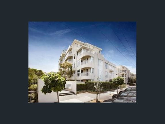 Becton Apartment with balcony overlooking park , City Views