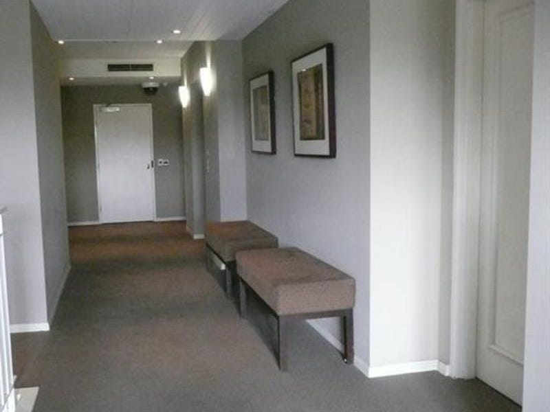 Becton Apartment with balcony overlooking 9