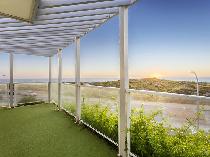Beach Front Spacious House 25