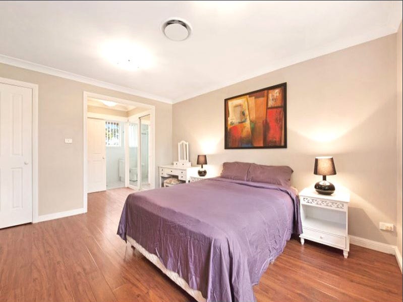 Bright Large Double-Storey Townhouse with 2