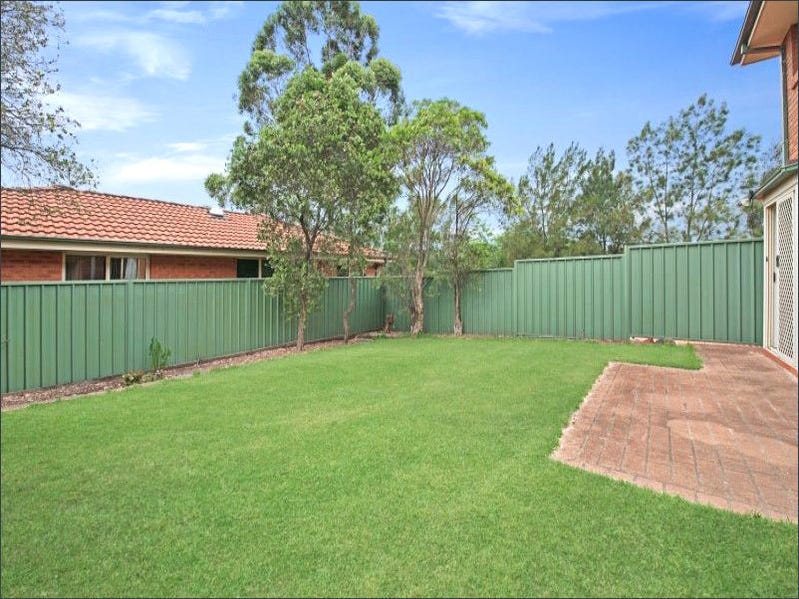 Bright Large Double-Storey Townhouse with 7