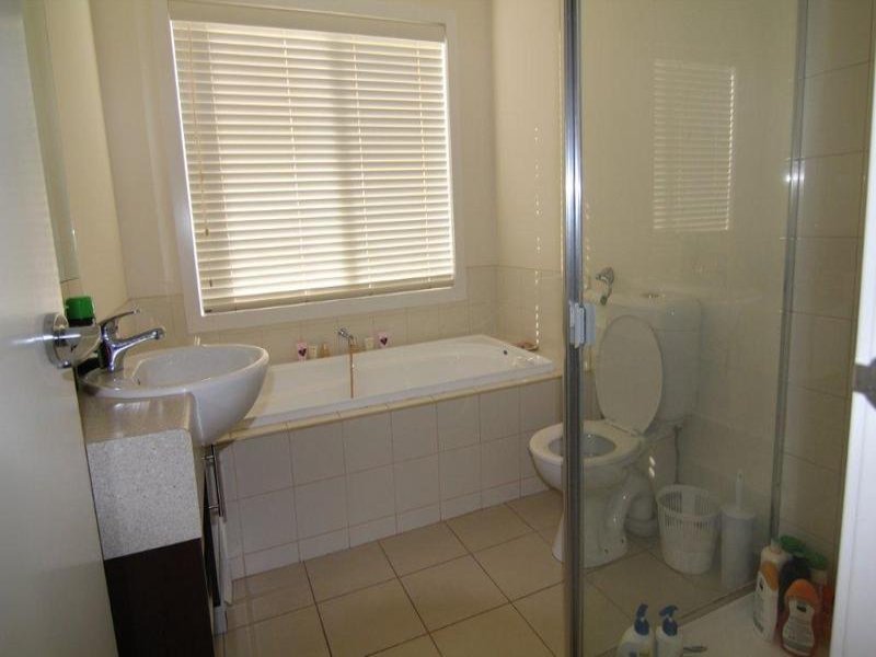 Tidy 2BR home in quiet 4