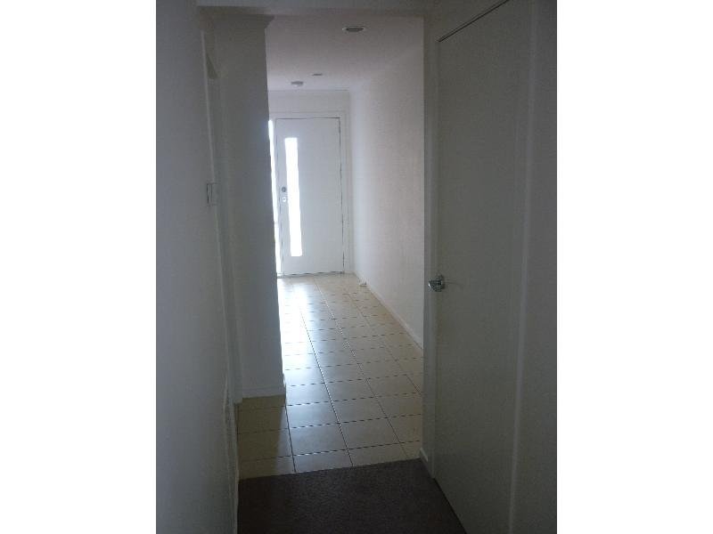 Tidy 2BR home in quiet 5