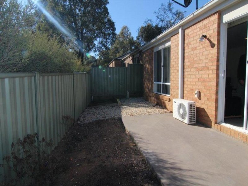 Tidy 2BR home in quiet 8