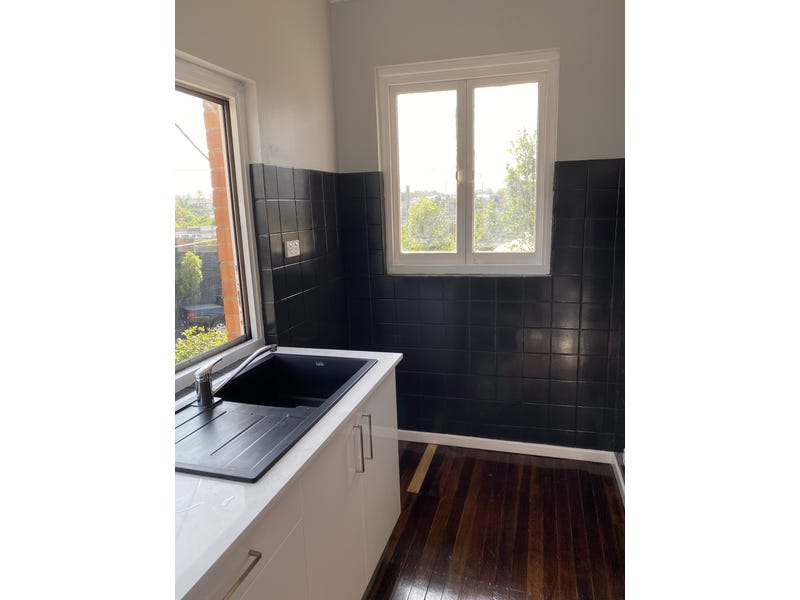Newly Renovated One Bedroom Unit 2