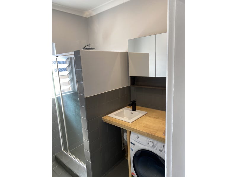 Newly Renovated One Bedroom Unit 7