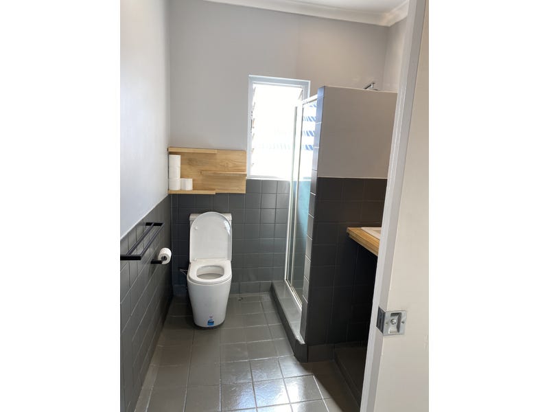 Newly Renovated One Bedroom Unit 8