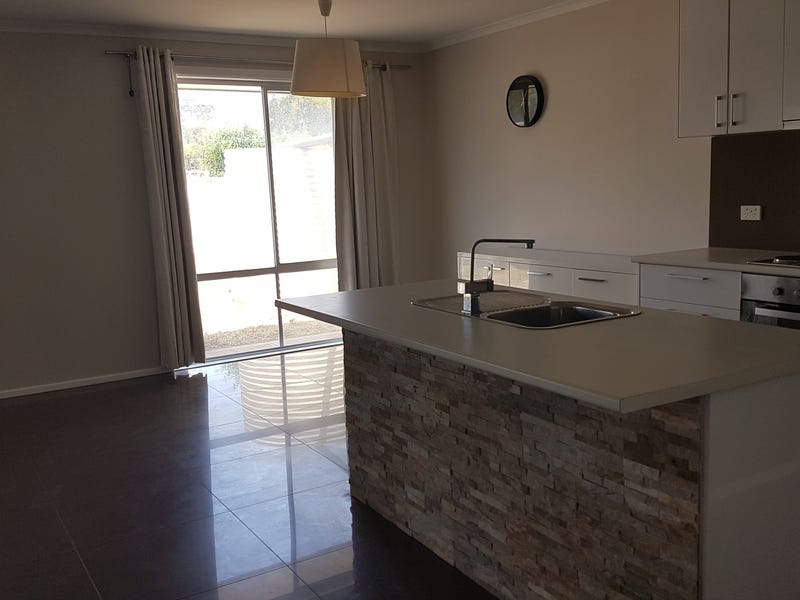 Modern Home in Quiet Cul-de-sac 6