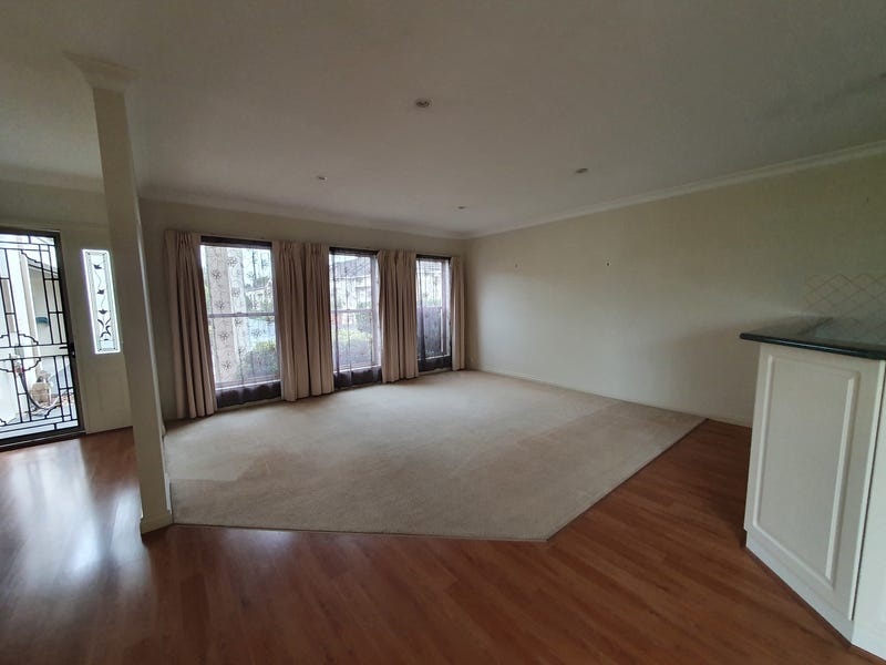 Centrally Located Townhouse (Gardener Included) 2