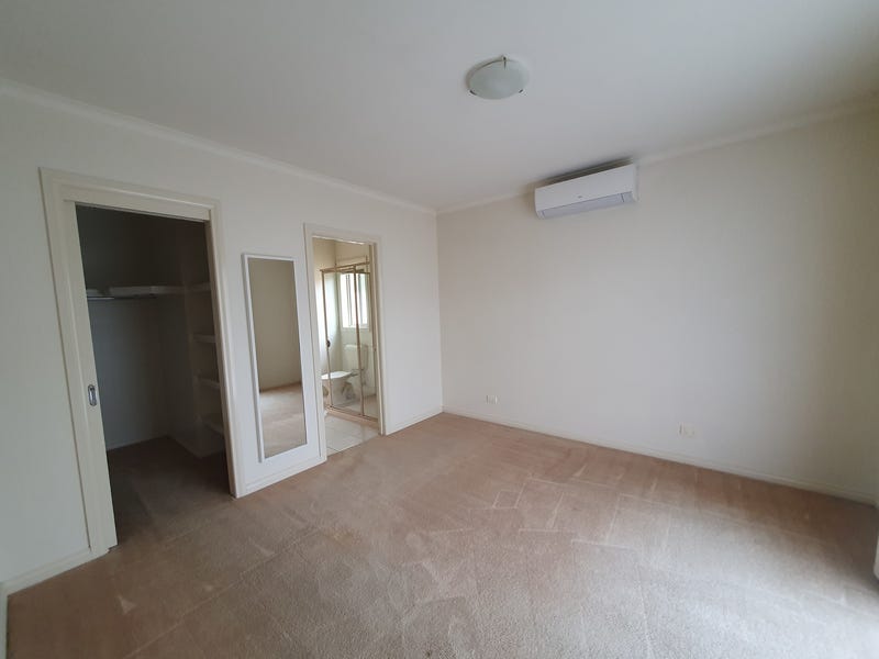 Centrally Located Townhouse (Gardener Included) 3