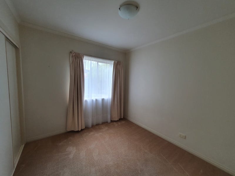 Centrally Located Townhouse (Gardener Included) 5