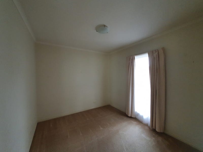 Centrally Located Townhouse (Gardener Included) 6