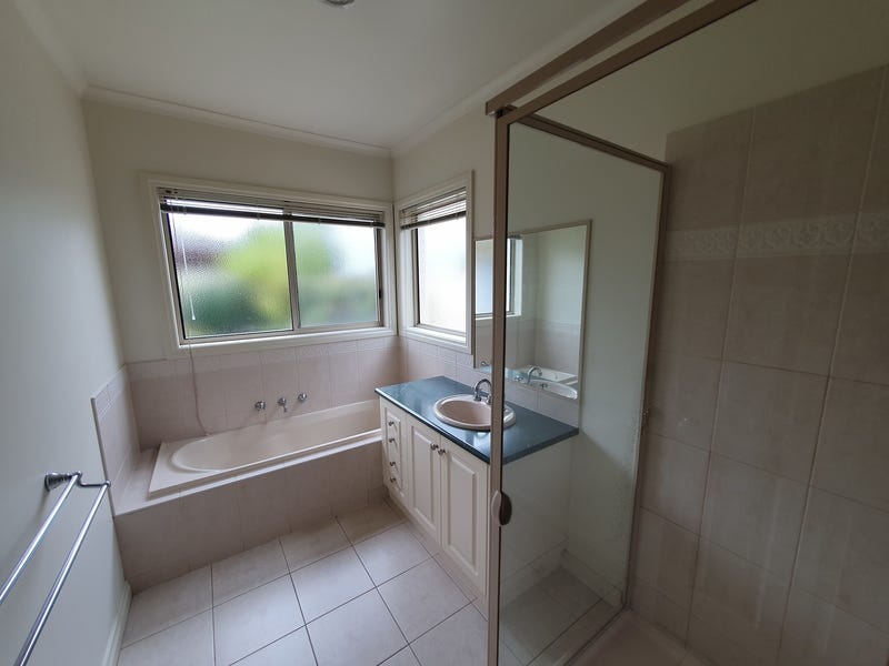 Centrally Located Townhouse (Gardener Included) 7
