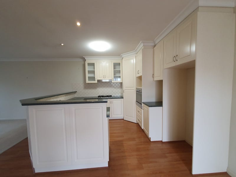 Centrally Located Townhouse (Gardener Included) 8