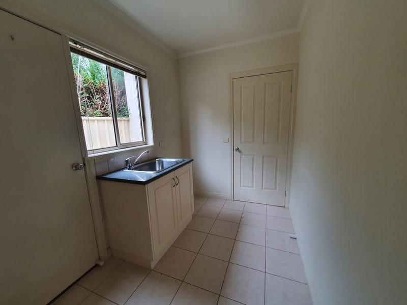 Centrally Located Townhouse (Gardener Included) 9