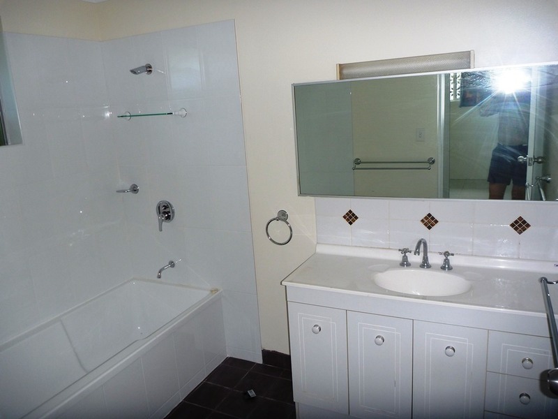 Neat 3 Bed family home 3