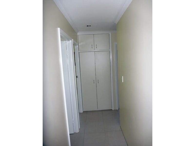 Neat 3 Bed family home 6