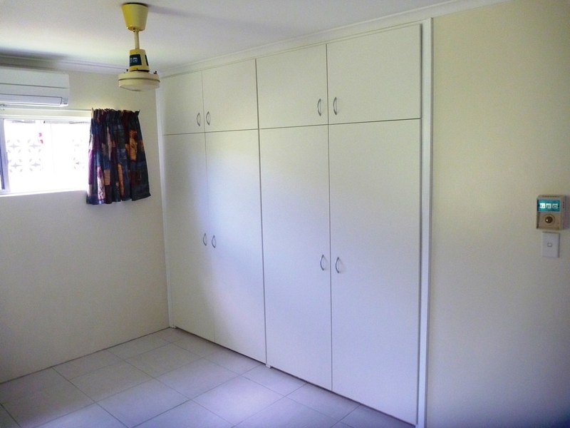 Neat 3 Bed family home 7