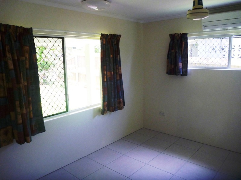 Neat 3 Bed family home 8