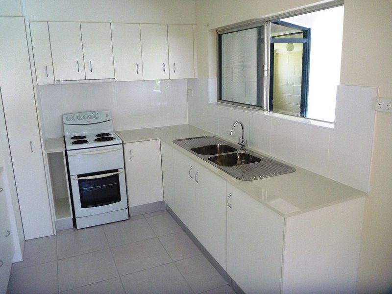 Neat 3 Bed family home 14