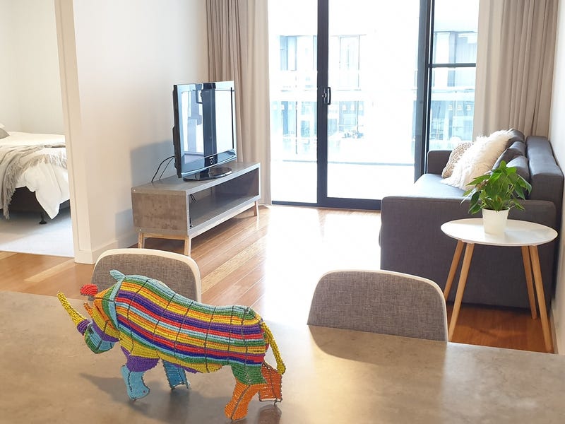 Stunning furnished apartment, central & 9