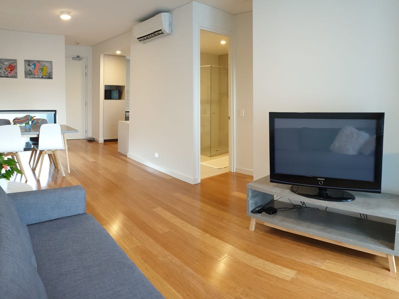 Stunning furnished apartment, central & 11