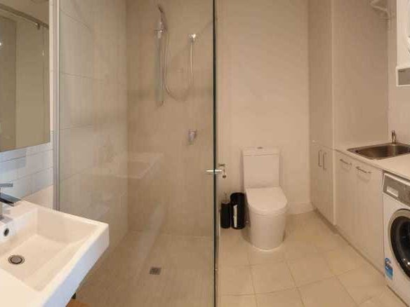 Stunning furnished apartment, central & 15