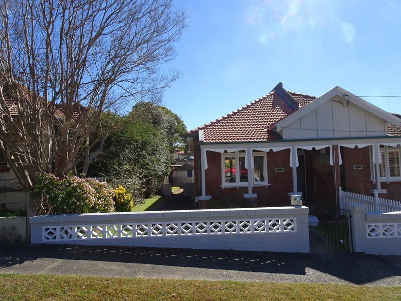 Bright Semi-House at Chatswood’s Premier 5