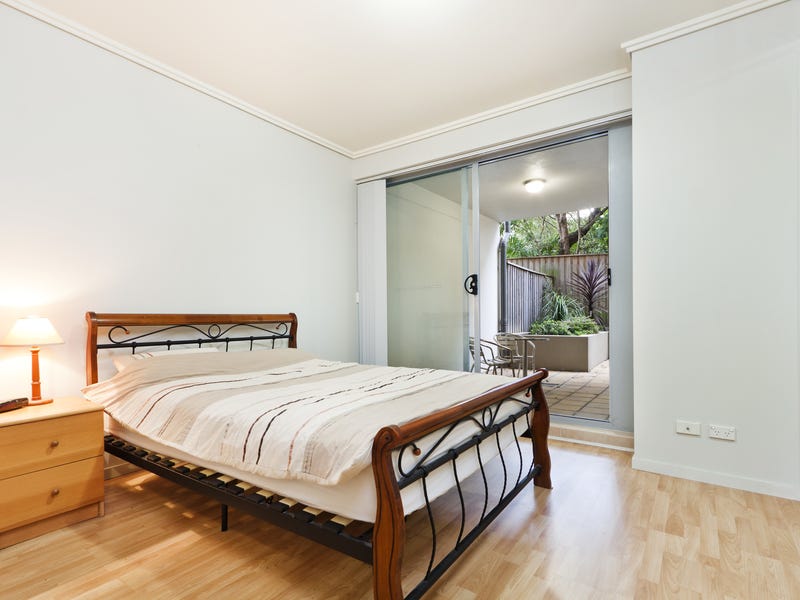 *** LEASED *** Private Courtyard Beachside Apartment